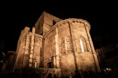 Una solemne marcha nocturna hasta la Concatedral