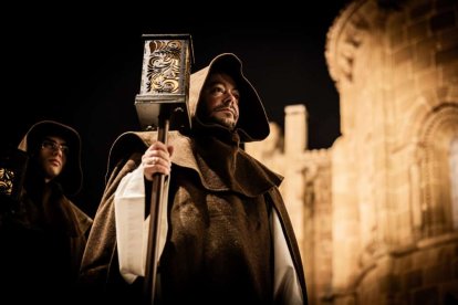 Una solemne marcha nocturna hasta la Concatedral