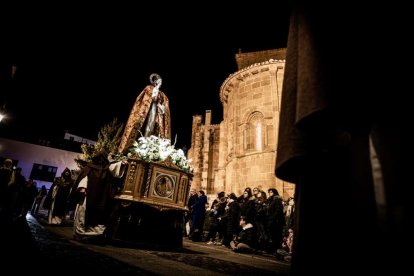 Una solemne marcha nocturna hasta la Concatedral