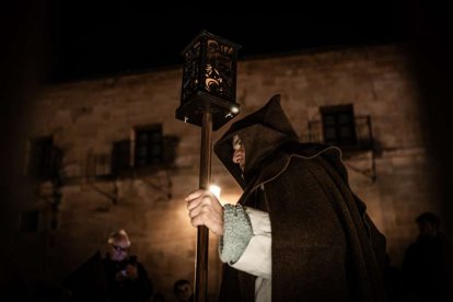 Una solemne marcha nocturna hasta la Concatedral