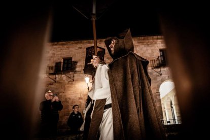 Una solemne marcha nocturna hasta la Concatedral