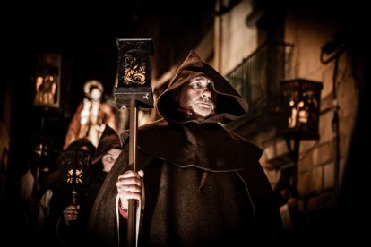 Una solemne marcha nocturna hasta la Concatedral