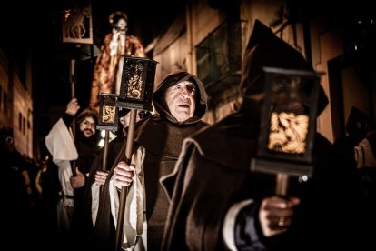 Una solemne marcha nocturna hasta la Concatedral