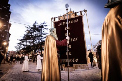 Ambas cobradías desfilaron en el Martes Santo