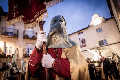 Ambas cobradías desfilaron en el Martes Santo