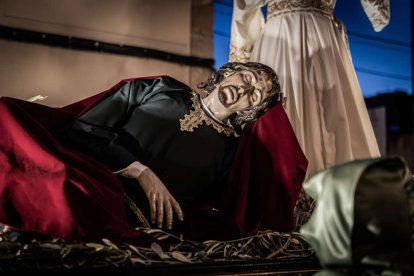 Ambas cobradías desfilaron en el Martes Santo