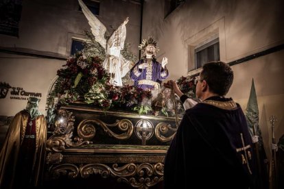 Ambas cobradías desfilaron en el Martes Santo