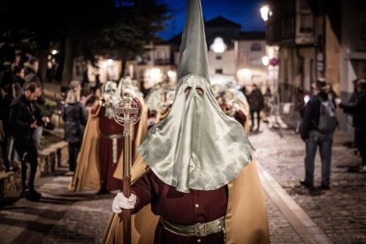 Ambas cobradías desfilaron en el Martes Santo