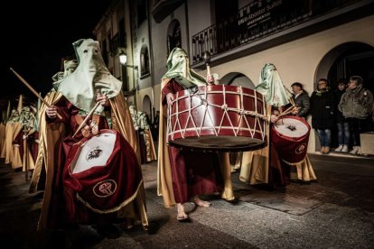 Ambas cobradías desfilaron en el Martes Santo