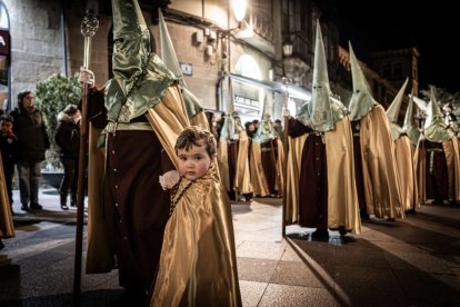 Ambas cobradías desfilaron en el Martes Santo