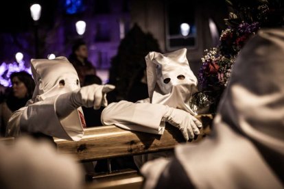 Ambas cobradías desfilaron en el Martes Santo