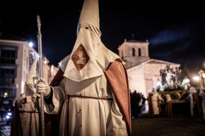 Ambas cobradías desfilaron en el Martes Santo