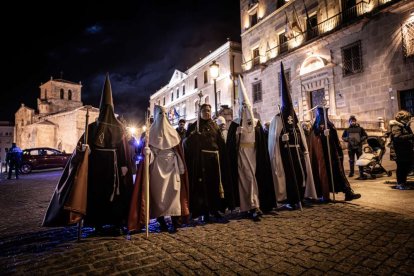 Ambas cobradías desfilaron en el Martes Santo
