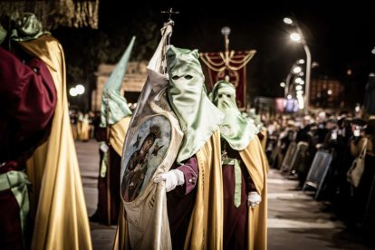 Ambas cobradías desfilaron en el Martes Santo