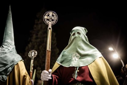 Ambas cobradías desfilaron en el Martes Santo