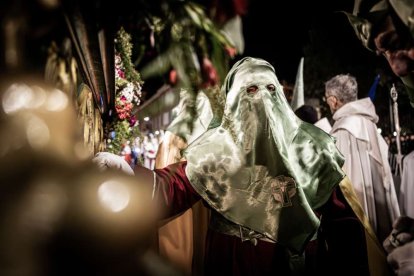Ambas cobradías desfilaron en el Martes Santo