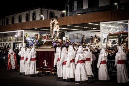 Ambas cobradías desfilaron en el Martes Santo