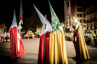 Ambas cobradías desfilaron en el Martes Santo