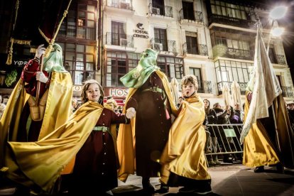 Ambas cobradías desfilaron en el Martes Santo