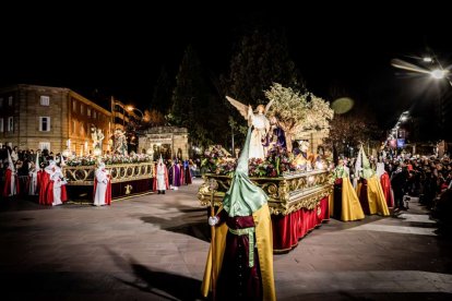 Ambas cobradías desfilaron en el Martes Santo