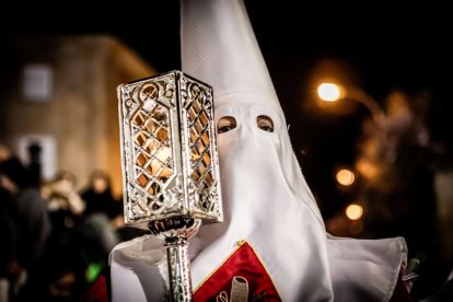 Ambas cobradías desfilaron en el Martes Santo