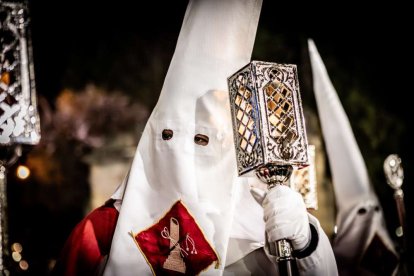 Ambas cobradías desfilaron en el Martes Santo