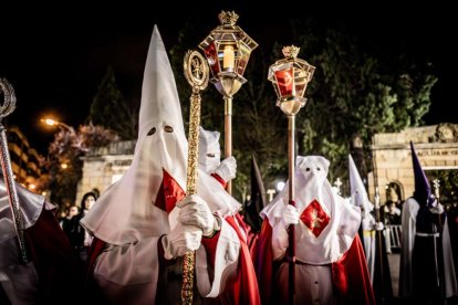 Ambas cobradías desfilaron en el Martes Santo