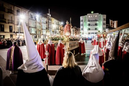 Ambas cobradías desfilaron en el Martes Santo