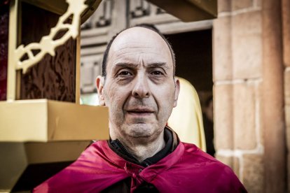La Cofradía del Ecce Homo desfila bajo el dramatismo de la marcha de la Banda de Cornetas y Tambores
