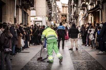 La Cofradía del Ecce Homo desfila bajo el dramatismo de la marcha de la Banda de Cornetas y Tambores