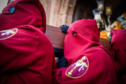 La Verónica y Jesús Caído en su emotiva salida desde San Pedro este Jueves Santo.