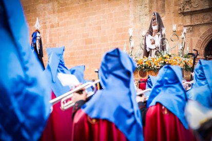 La Verónica y Jesús Caído en su emotiva salida desde San Pedro este Jueves Santo.