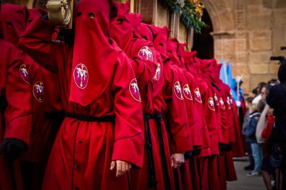 La Verónica y Jesús Caído en su emotiva salida desde San Pedro este Jueves Santo.