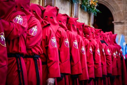 La Verónica y Jesús Caído en su emotiva salida desde San Pedro este Jueves Santo.