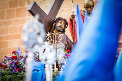 La Verónica y Jesús Caído en su emotiva salida desde San Pedro este Jueves Santo.