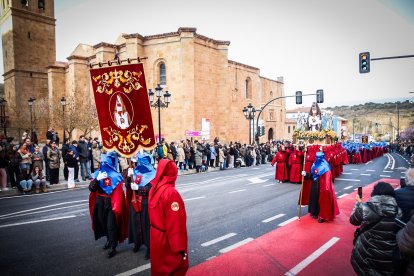 La Verónica y Jesús Caído en su emotiva salida desde San Pedro este Jueves Santo.