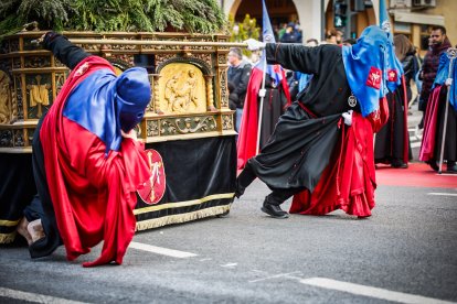 La Verónica y Jesús Caído en su emotiva salida desde San Pedro este Jueves Santo.