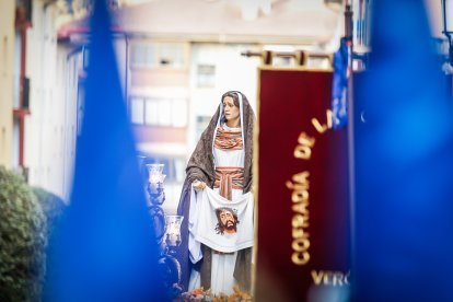 La Verónica y Jesús Caído en su emotiva salida desde San Pedro este Jueves Santo.