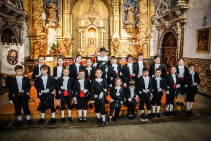 Los Felipecuartos de la Vera Cruz durante la procesión del Viernes Santo en Ágreda.