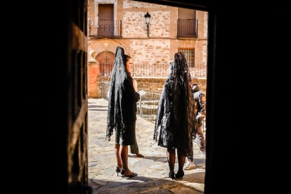 Los Felipecuartos de la Vera Cruz durante la procesión del Viernes Santo en Ágreda.
