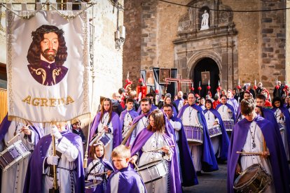 Los Felipecuartos de la Vera Cruz durante la procesión del Viernes Santo en Ágreda.