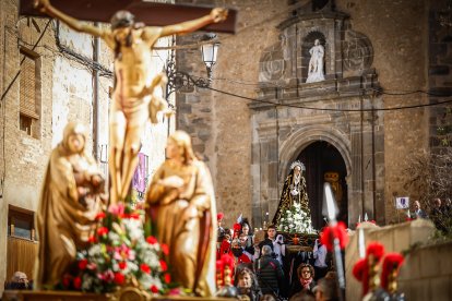 Los Felipecuartos de la Vera Cruz durante la procesión del Viernes Santo en Ágreda.