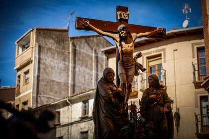 Los Felipecuartos de la Vera Cruz durante la procesión del Viernes Santo en Ágreda.