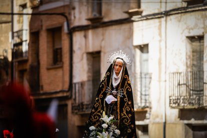 Los Felipecuartos de la Vera Cruz durante la procesión del Viernes Santo en Ágreda.