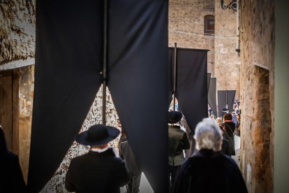 Los Felipecuartos de la Vera Cruz durante la procesión del Viernes Santo en Ágreda.
