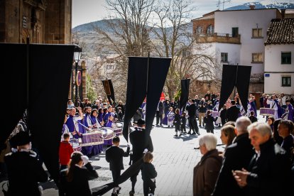 Los Felipecuartos de la Vera Cruz durante la procesión del Viernes Santo en Ágreda.