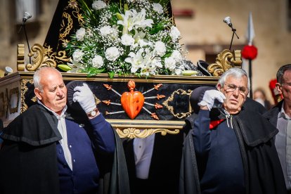 Los Felipecuartos de la Vera Cruz durante la procesión del Viernes Santo en Ágreda.