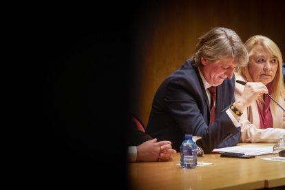 Una Audiencia abarrotada aclama a los nuevos jurados de barrio.