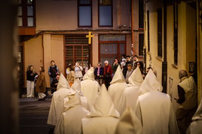 Momentos de la procesión por el Casco Viejo de Soria en su séptimo año.