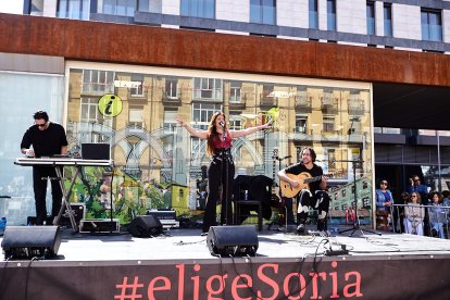 La artista ha sido la encargada de inaugurar el ciclo Transfusión Flamenca.